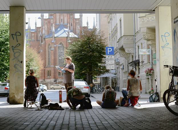 Students urban sketching in Riga
