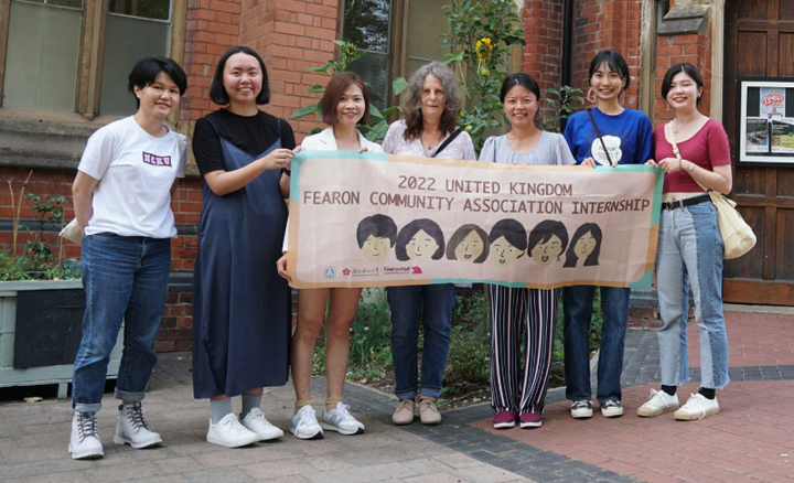 Thai interns with artist Jacqui Gallon